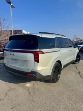 More photos of 2025 Kia Carnival Hybrid SX at Cable Dahmer Kia of Lee's Summit, MO