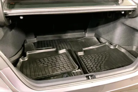 More photos of 2020 Toyota Camry SE at Cable Dahmer Kia of Lee's Summit, MO