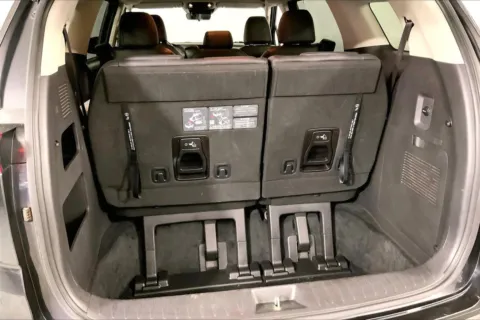 More photos of 2024 Kia Carnival LX at Cable Dahmer Kia of Lee's Summit, MO