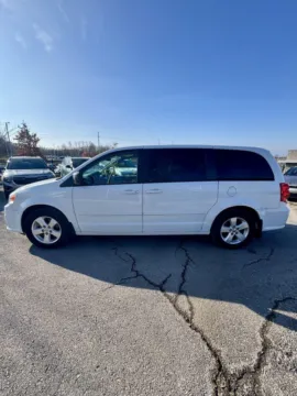 Photos of 2016 Dodge Grand Caravan SE for sale in Lee's Summit, MO at Cable Dahmer Kia of Lee's Summit