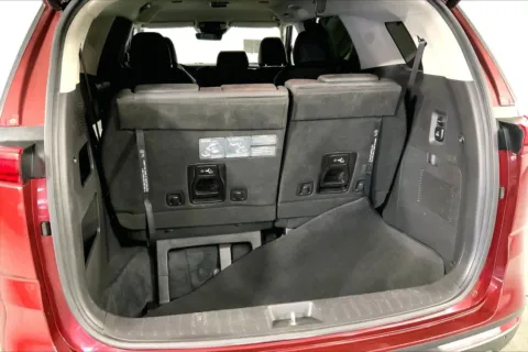 More photos of 2023 Kia Carnival SX at Cable Dahmer Kia of Lee's Summit, MO