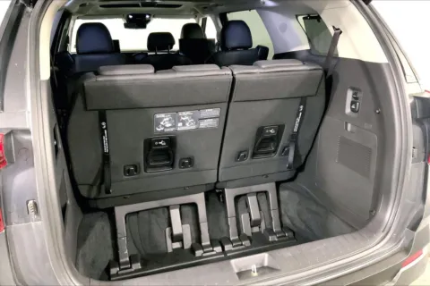More photos of 2025 Kia Carnival Hybrid SX Prestige at Cable Dahmer Kia of Lee's Summit, MO