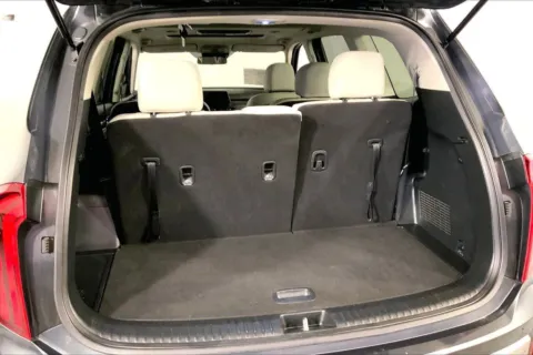 More photos of 2023 Kia Telluride S at Cable Dahmer Kia of Lee's Summit, MO