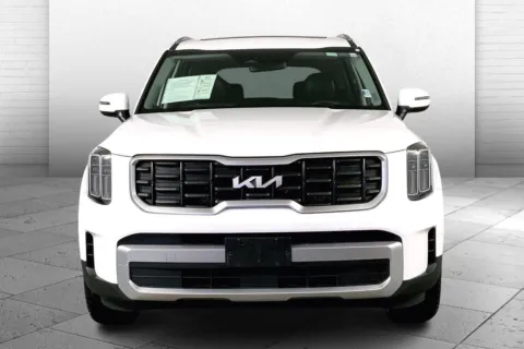 Photos of 2023 Kia Telluride S for sale in Lee's Summit, MO at Cable Dahmer Kia of Lee's Summit