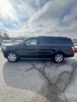 Photos of 2020 Ford Expedition Max XLT for sale in Lee's Summit, MO at Cable Dahmer Kia of Lee's Summit