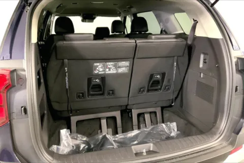 More photos of 2026 Kia Carnival LXS at Cable Dahmer Kia of Lee's Summit, MO