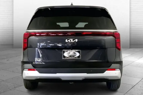 More photos of 2026 Kia Carnival LXS at Cable Dahmer Kia of Lee's Summit, MO