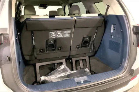 More photos of 2026 Kia Carnival EX at Cable Dahmer Kia of Lee's Summit, MO