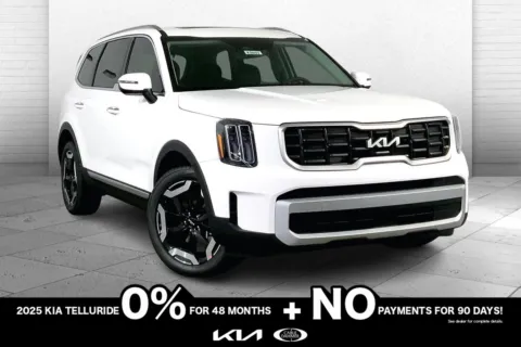 White 2025 Kia Telluride S for sale in Lee's Summit, MO