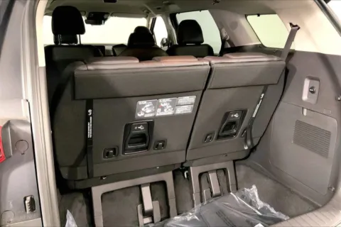 More photos of 2026 Kia Carnival EX at Cable Dahmer Kia of Lee's Summit, MO