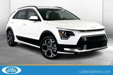 White 2025 Kia Niro EX Touring for sale in Lee's Summit, MO