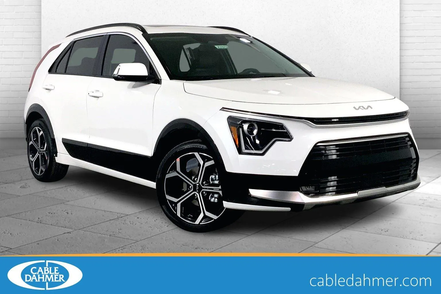 White 2025 Kia Niro EX Touring for sale in Lee's Summit, MO