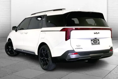 Another view of 2025 Kia Carnival Hybrid SX Prestige for sale in Lee's Summit, MO at Cable Dahmer Kia of Lee's Summit