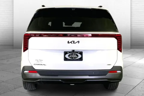 More photos of 2025 Kia Carnival Hybrid SX Prestige at Cable Dahmer Kia of Lee's Summit, MO