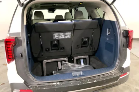 More photos of 2026 Kia Carnival Hybrid SX Prestige at Cable Dahmer Kia of Lee's Summit, MO