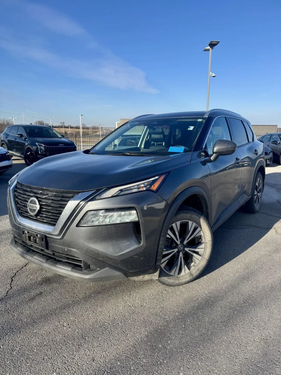 Gray 2021 Nissan Rogue SV for sale in Lee's Summit, MO