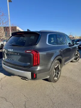 More photos of 2023 Kia Telluride S at Cable Dahmer Kia of Lee's Summit, MO