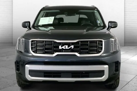 Photos of 2023 Kia Telluride S for sale in Lee's Summit, MO at Cable Dahmer Kia of Lee's Summit