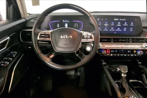 More photos of 2023 Kia Telluride S at Cable Dahmer Kia of Lee's Summit, MO