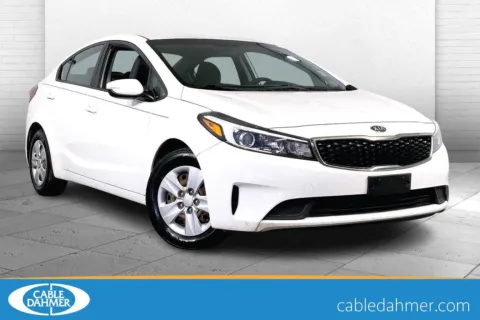 White 2018 Kia Forte LX for sale in Lee's Summit, MO
