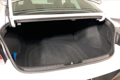 More photos of 2024 Hyundai Elantra Limited at Cable Dahmer Kia of Lee's Summit, MO