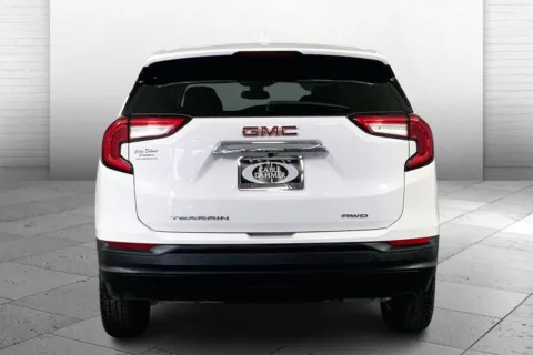 Another view of 2024 GMC Terrain SLE for sale in Lee's Summit, MO at Cable Dahmer Kia of Lee's Summit