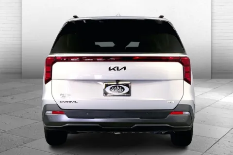Another view of 2025 Kia Carnival Hybrid SX for sale in Lee's Summit, MO at Cable Dahmer Kia of Lee's Summit