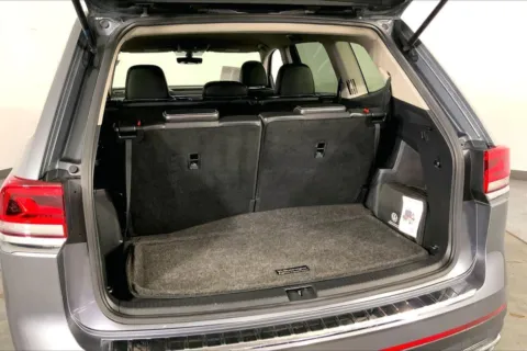 More photos of 2022 Volkswagen Atlas 2.0T SE at Cable Dahmer Kia of Lee's Summit, MO