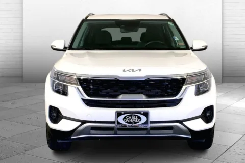 Photos of 2023 Kia Seltos EX for sale in Lee's Summit, MO at Cable Dahmer Kia of Lee's Summit