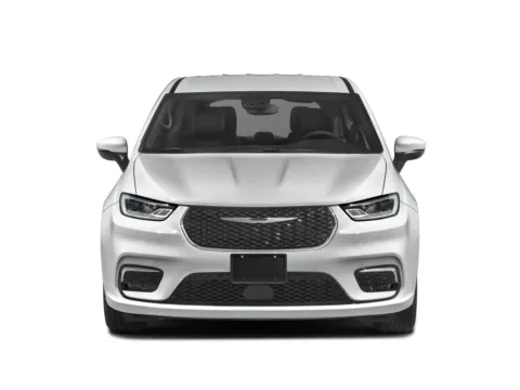 More photos of 2023 Chrysler Pacifica Touring L at Cable Dahmer Kia of Lee's Summit, MO