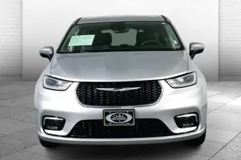 Photos of 2023 Chrysler Pacifica Touring L for sale in Lee's Summit, MO at Cable Dahmer Kia of Lee's Summit