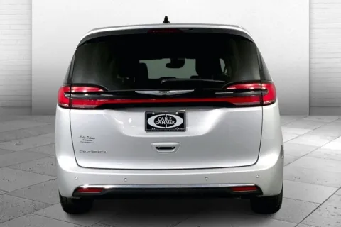 Another view of 2023 Chrysler Pacifica Touring L for sale in Lee's Summit, MO at Cable Dahmer Kia of Lee's Summit