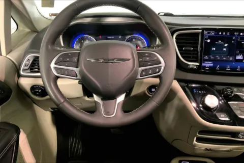 More photos of 2023 Chrysler Pacifica Touring L at Cable Dahmer Kia of Lee's Summit, MO