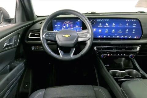 More photos of 2024 CHEVROLET TRAVERSE FWD LT at Cable Dahmer Kia of Lee's Summit, MO