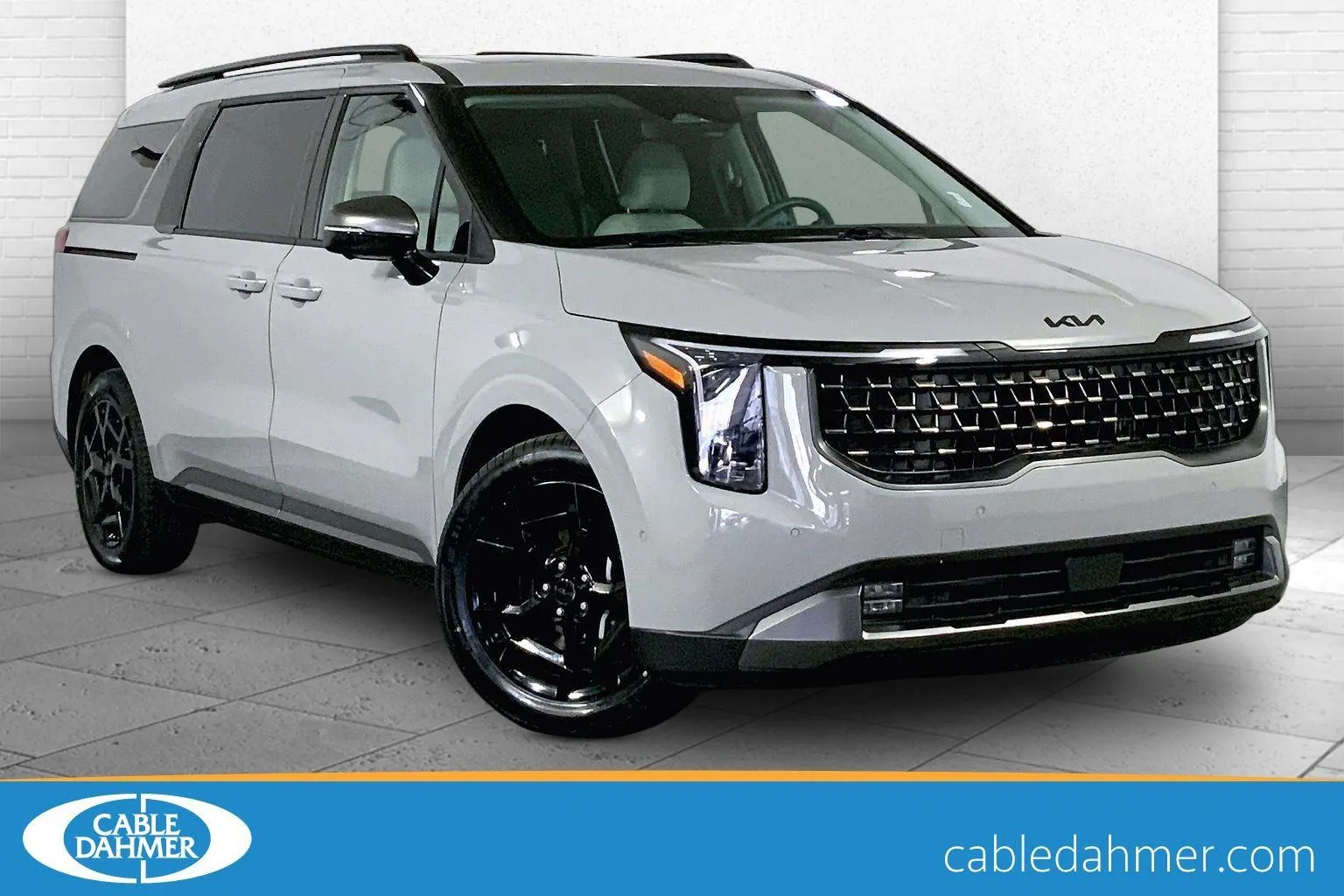 Silver 2025 Kia Carnival Hybrid SX for sale in Lee's Summit, MO