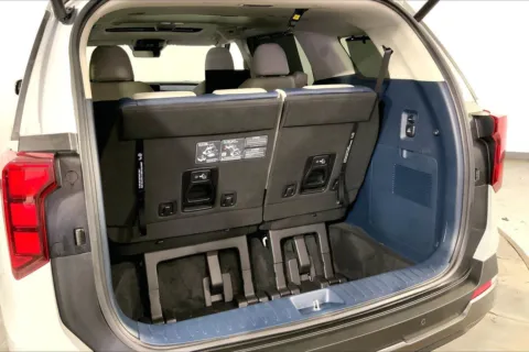 More photos of 2025 Kia Carnival Hybrid SX at Cable Dahmer Kia of Lee's Summit, MO