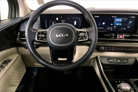 More photos of 2025 Kia Carnival Hybrid SX at Cable Dahmer Kia of Lee's Summit, MO
