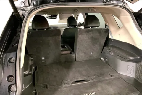 More photos of 2017 Nissan Rogue SL at Cable Dahmer Kia of Lee's Summit, MO