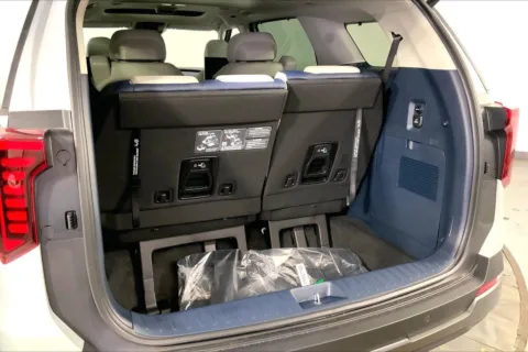 More photos of 2026 Kia Carnival Hybrid SX Prestige at Cable Dahmer Kia of Lee's Summit, MO