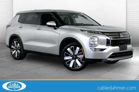 Black 2025 Mitsubishi Outlander SE for sale in Lee's Summit, MO