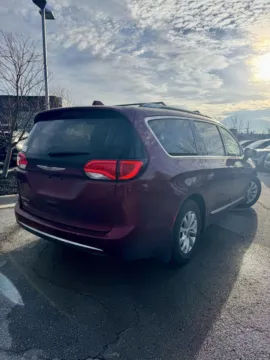 More photos of 2019 Chrysler Pacifica Touring L at Cable Dahmer Kia of Lee's Summit, MO
