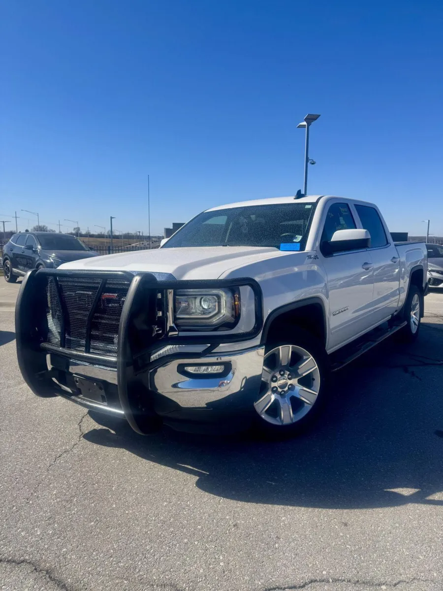 White 2018 GMC Sierra 1500 SLE for sale in Lee's Summit, MO