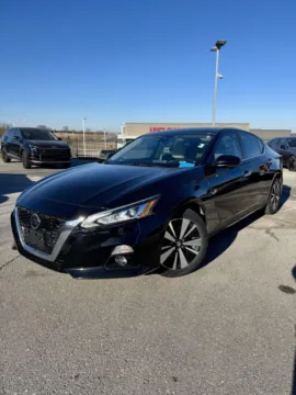 Black 2019 Nissan Altima 2.5 SL for sale in Lee's Summit, MO