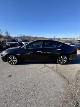 Photos of 2019 Nissan Altima 2.5 SL for sale in Lee's Summit, MO at Cable Dahmer Kia of Lee's Summit