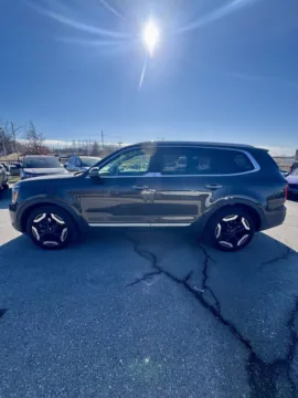 Photos of 2024 Kia Telluride S for sale in Lee's Summit, MO at Cable Dahmer Kia of Lee's Summit