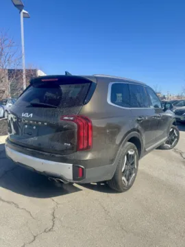 More photos of 2024 Kia Telluride S at Cable Dahmer Kia of Lee's Summit, MO