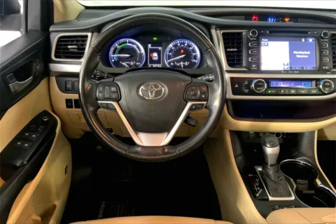 More photos of 2017 Toyota Highlander Hybrid Limited at Cable Dahmer Kia of Lee's Summit, MO