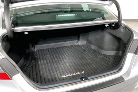 More photos of 2022 Toyota Camry SE at Cable Dahmer Kia of Lee's Summit, MO