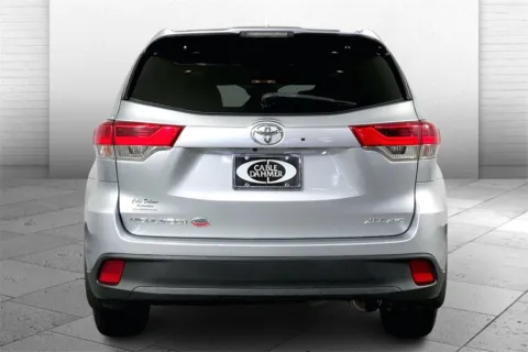 Another view of 2017 Toyota Highlander XLE for sale in Lee's Summit, MO at Cable Dahmer Kia of Lee's Summit