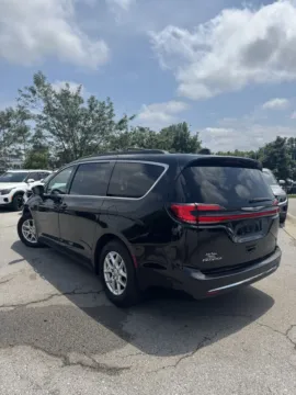More photos of 2022 Chrysler Pacifica Touring L at Cable Dahmer Kia of Lee's Summit, MO